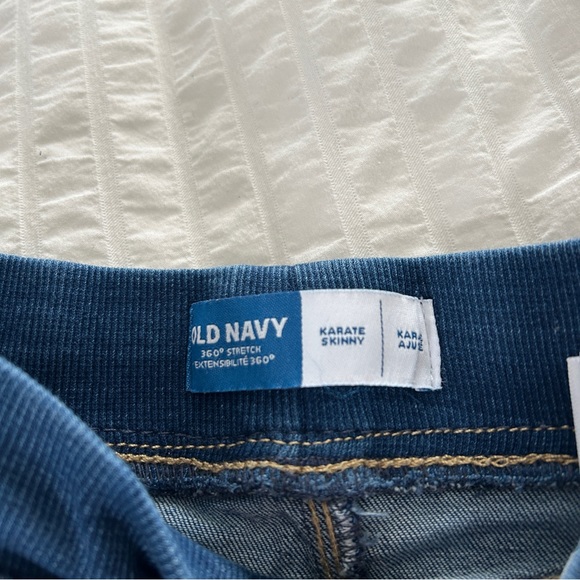 3 for $30 OLD NAVY Bundle of 2 Pairs of Stretch Skinny Jeans Sz 3T - Picture 2 of 3